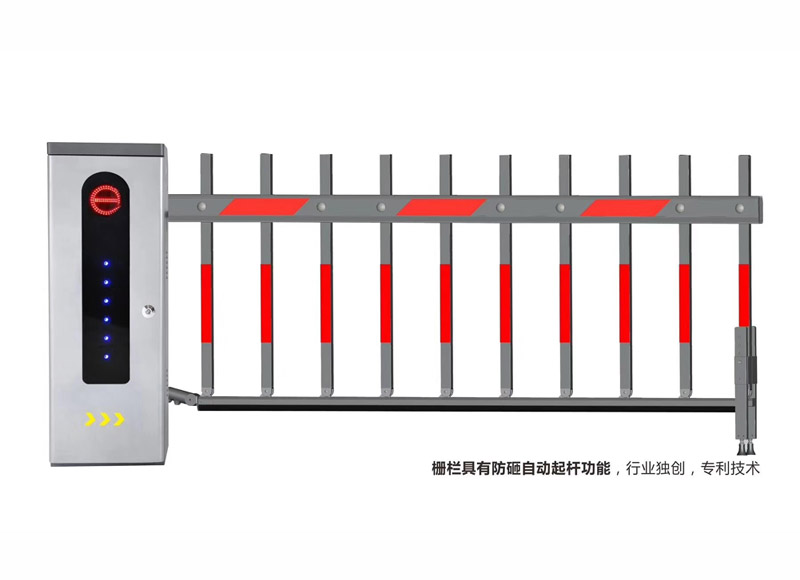 青岛栅栏道闸安装案例 - {dede:global.cfg_webname/}